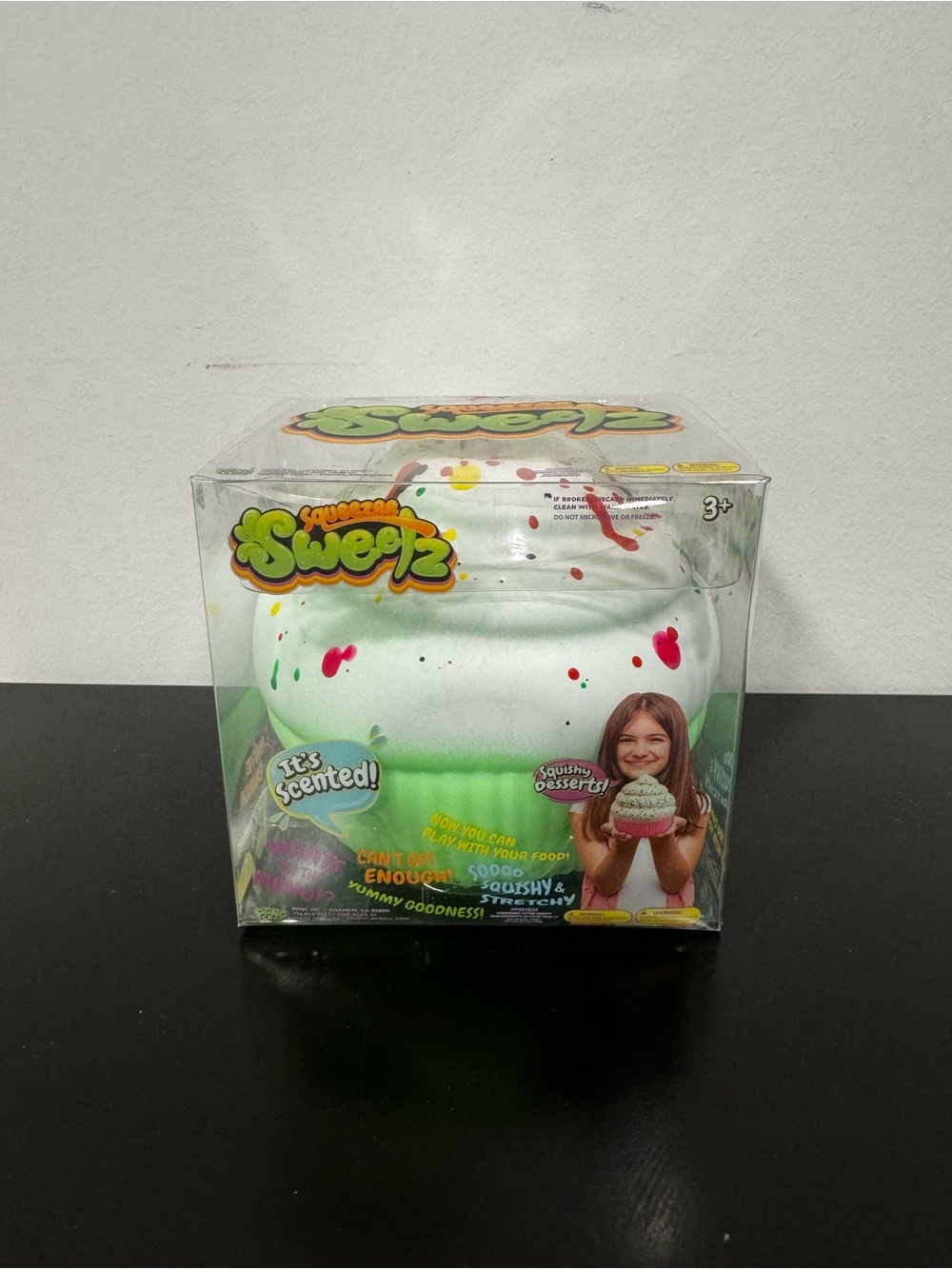 Squeezee Sweetz Scented Squishy Cupcake green